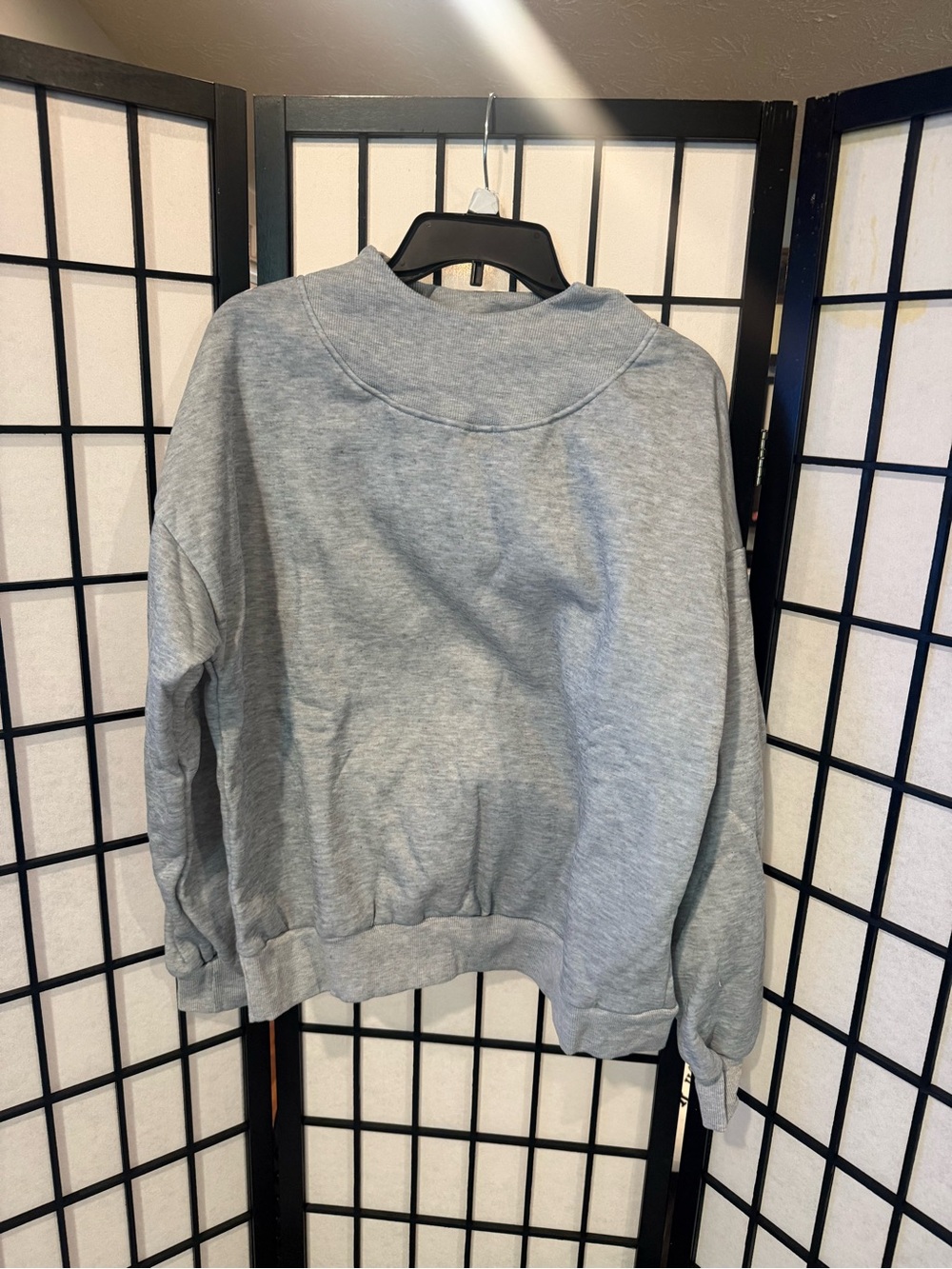 Men's Light Gray Crewneck Sweatshirt